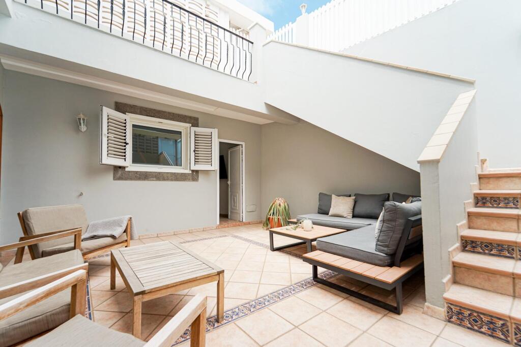 Amplia casa adosada de 6 dormitorios con apartamento indepen - foto 74