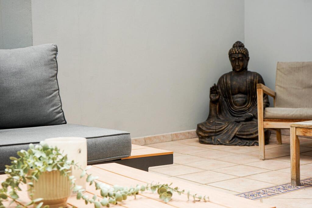 Amplia casa adosada de 6 dormitorios con apartamento indepen - foto 79