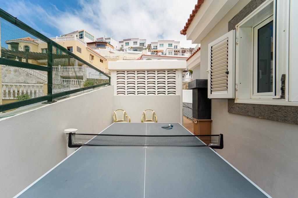 Amplia casa adosada de 6 dormitorios con apartamento indepen - foto 81