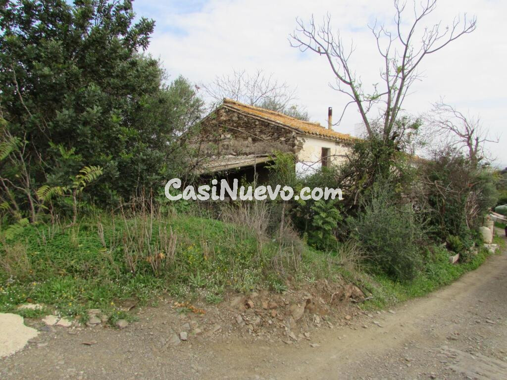 Cortijo con mucha potencial para reformar cercana velez malaga