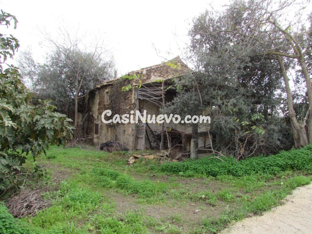 Cortijo con mucha potencial para reformar cercana velez malaga
