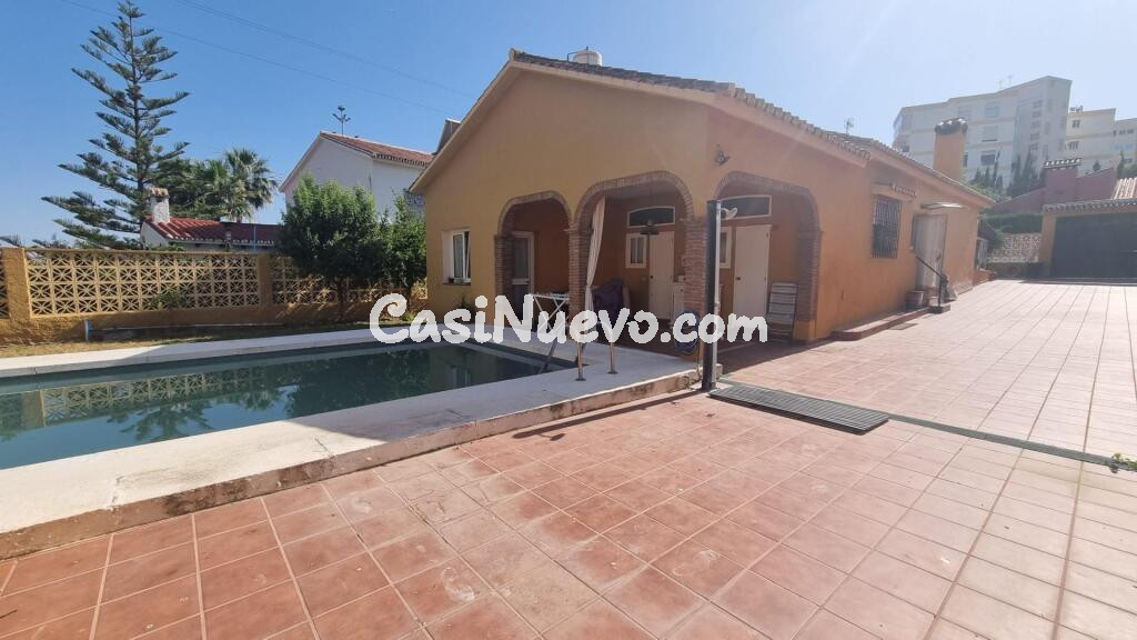 CHALET INDEPENDIENTE, CON PISCINA Y PARCELA DE MÁS DE 600 METROS