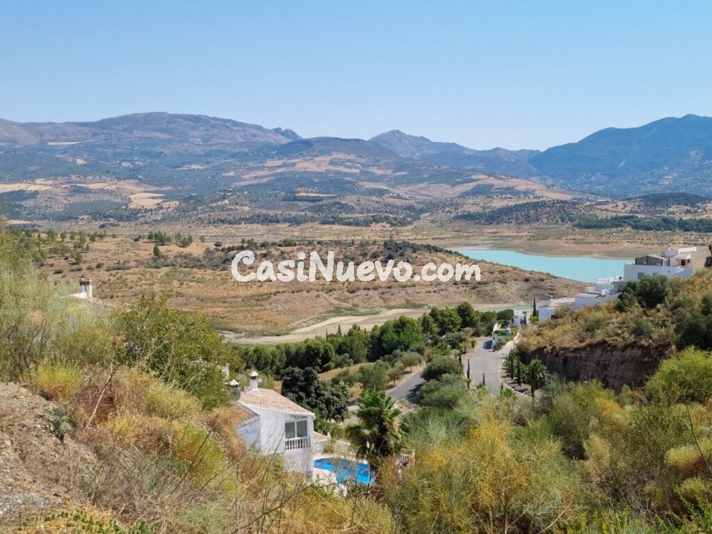 GRAN FINCA EN LA VIÑUELA AL LADO DEL PANTANO