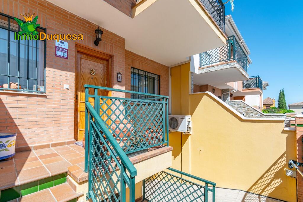 Casa adosada en la entrada de Ogijares (Junto al PTS) - foto 8