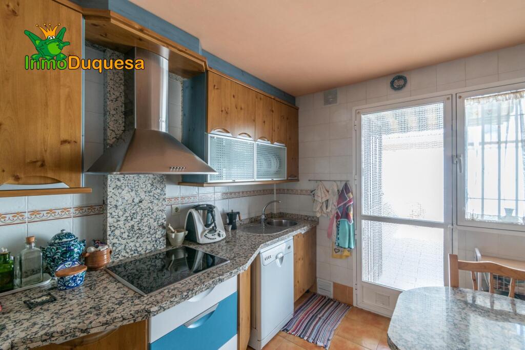 Casa adosada en la entrada de Ogijares (Junto al PTS) - foto 14