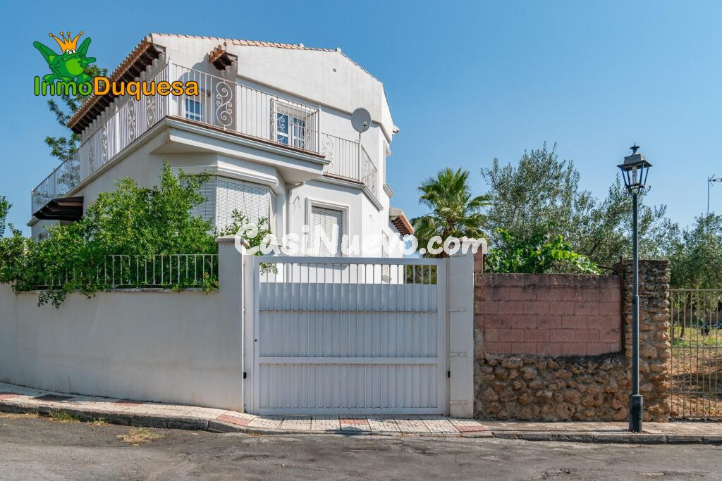 CHALET de reciente construcción.