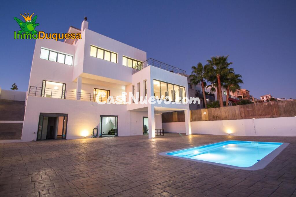 Chalet de DISEÑO MODERNO en venta en La Zubia.