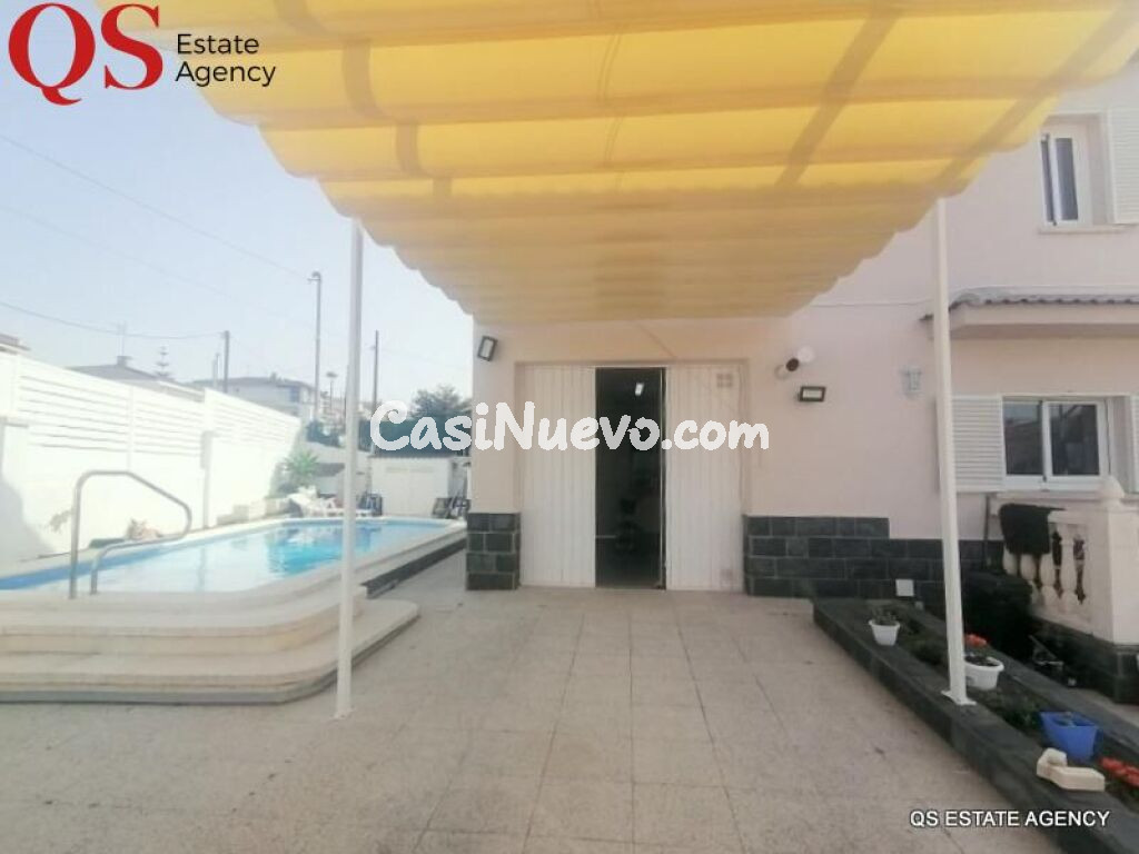 Casa con piscina y jardín en Cunit Residencial