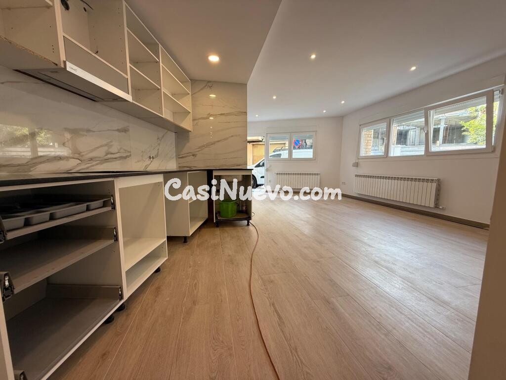 AMPLIA PLANTA BAJA TOTALMENTE REFORMADA EN VIC