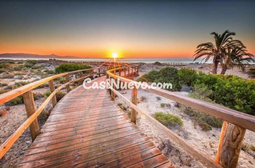 Apartamentos de lujo en Balcón de Arenales con vistas al mar y la isla de Tabarca.