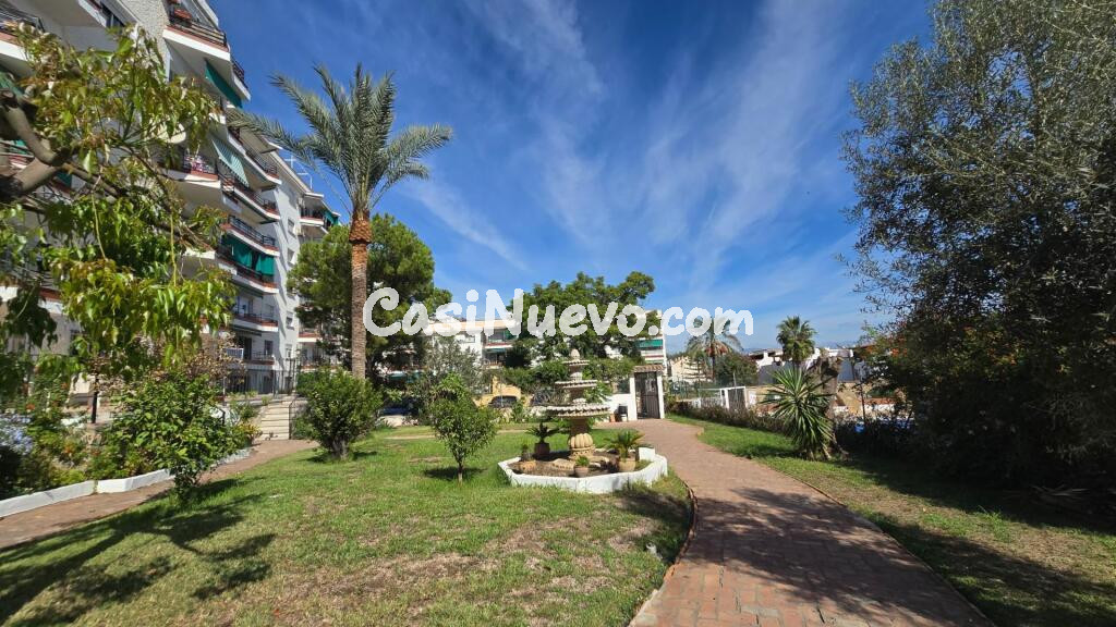 Apartamento en planta baja con piscina y parking comunitario en Playamar, Torremolinos