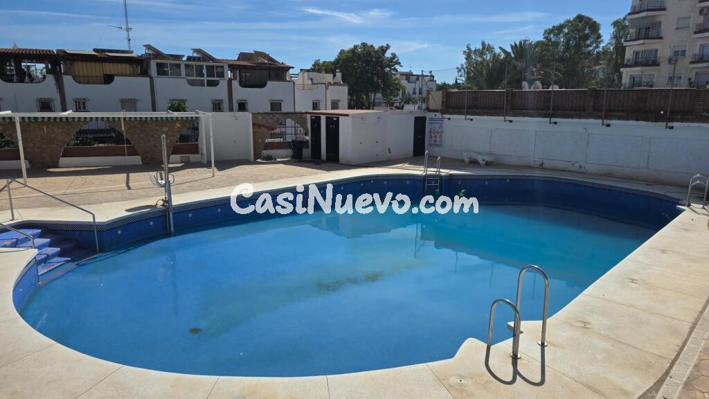 Apartamento en planta baja con piscina y parking comunitario en Playamar, Torremolinos