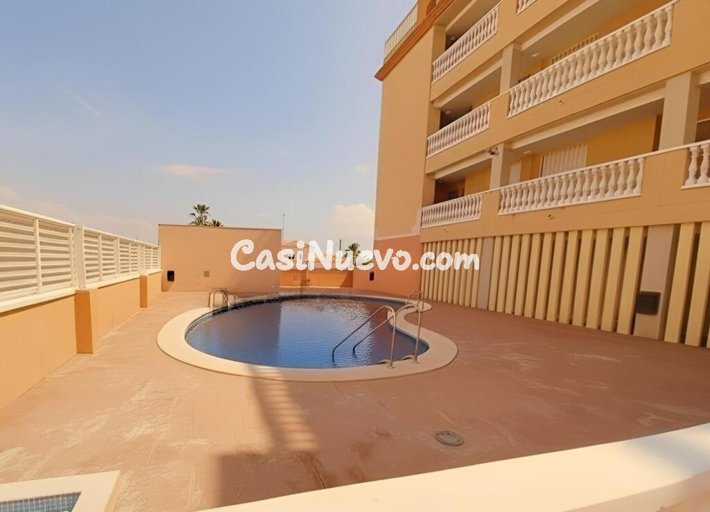 Oportunidad en Moncofa: Apartamento en segunda linea de mar con amplia terraza y entrada independiente.