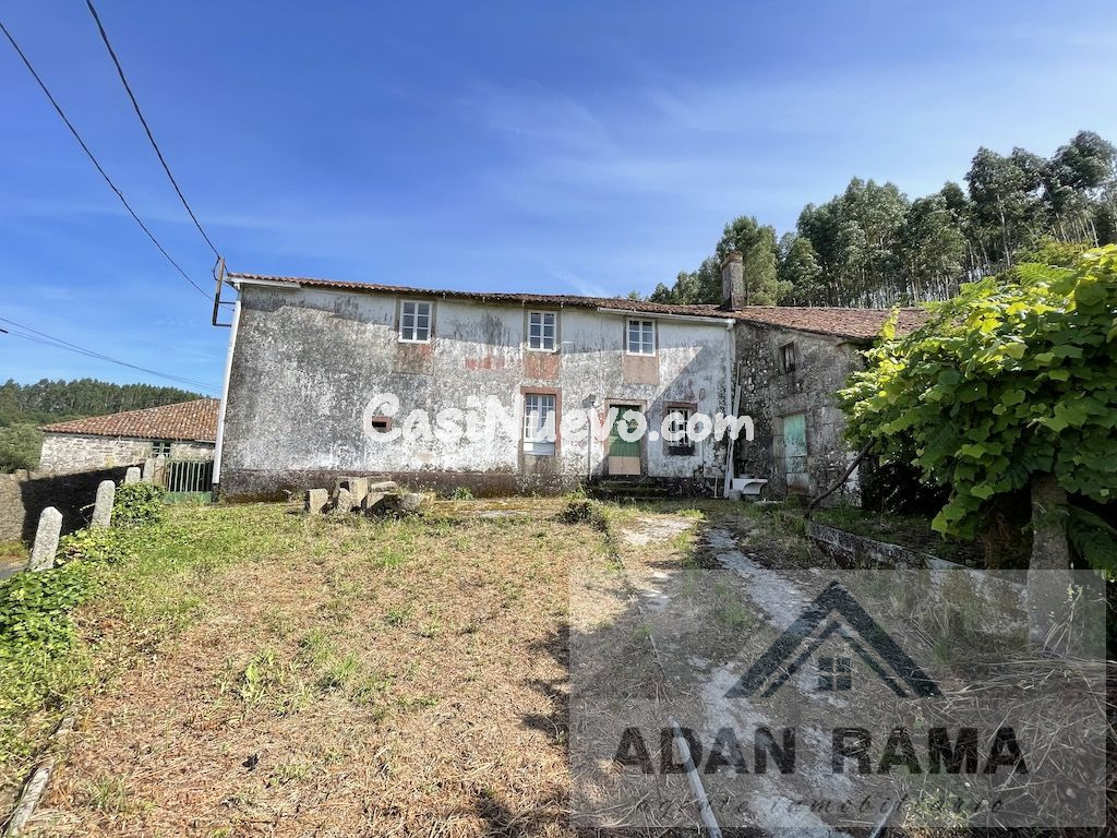 Venta de casa en Teo, de 328m2 con 4 dormitorios y 1 baño