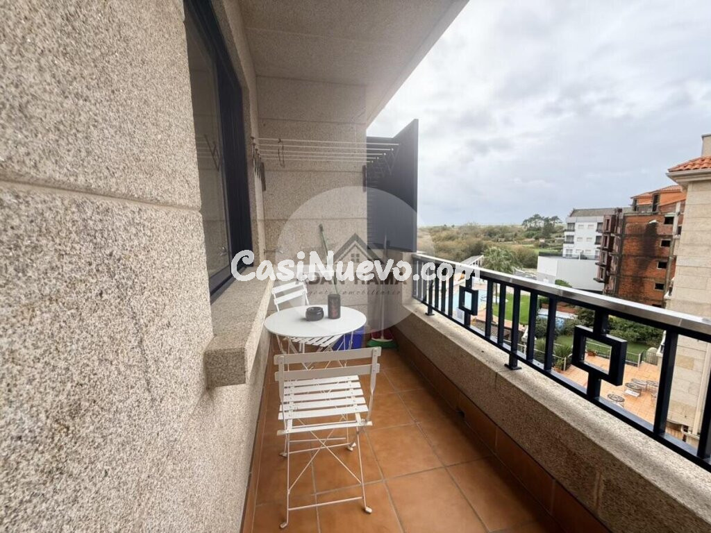 Venta de piso en Sanxenxo, de 45m2 con 1 dormitorio y 1 baño con plaza de garaje y trastero