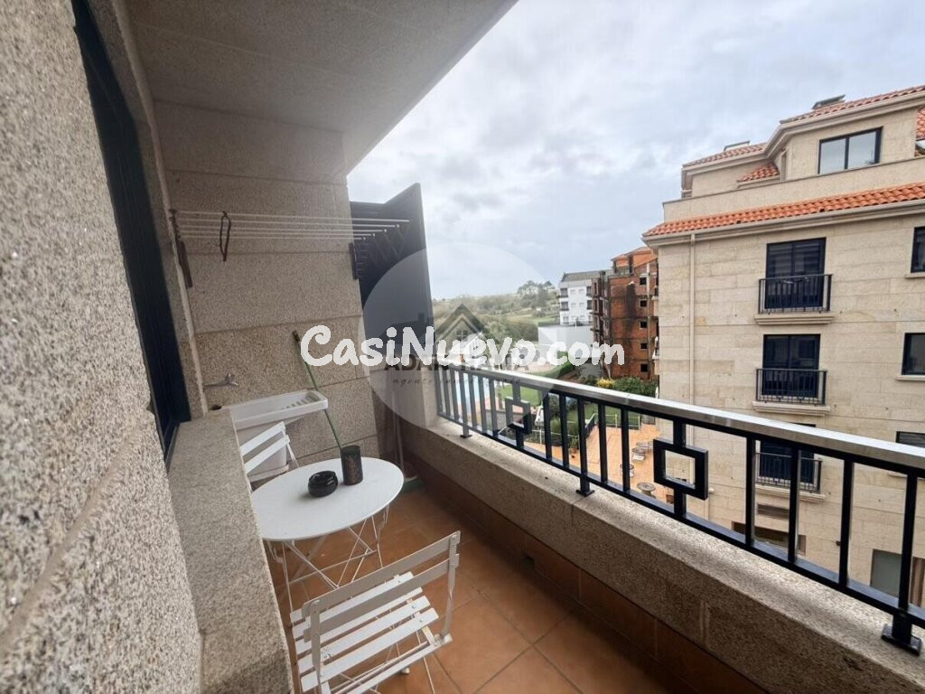Venta de piso en Sanxenxo, de 45m2 con 1 dormitorio y 1 baño con plaza de garaje y trastero