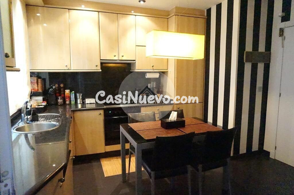 Venta de piso en Pontevedra, de 77m2 con 2 dormitorios y 1 baño con plaza de garaje y trastero