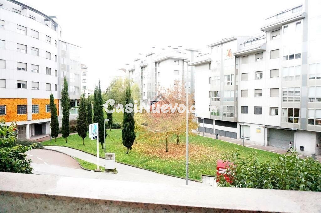 Venta de piso en Pontevedra, de 77m2 con 2 dormitorios y 1 baño con plaza de garaje y trastero