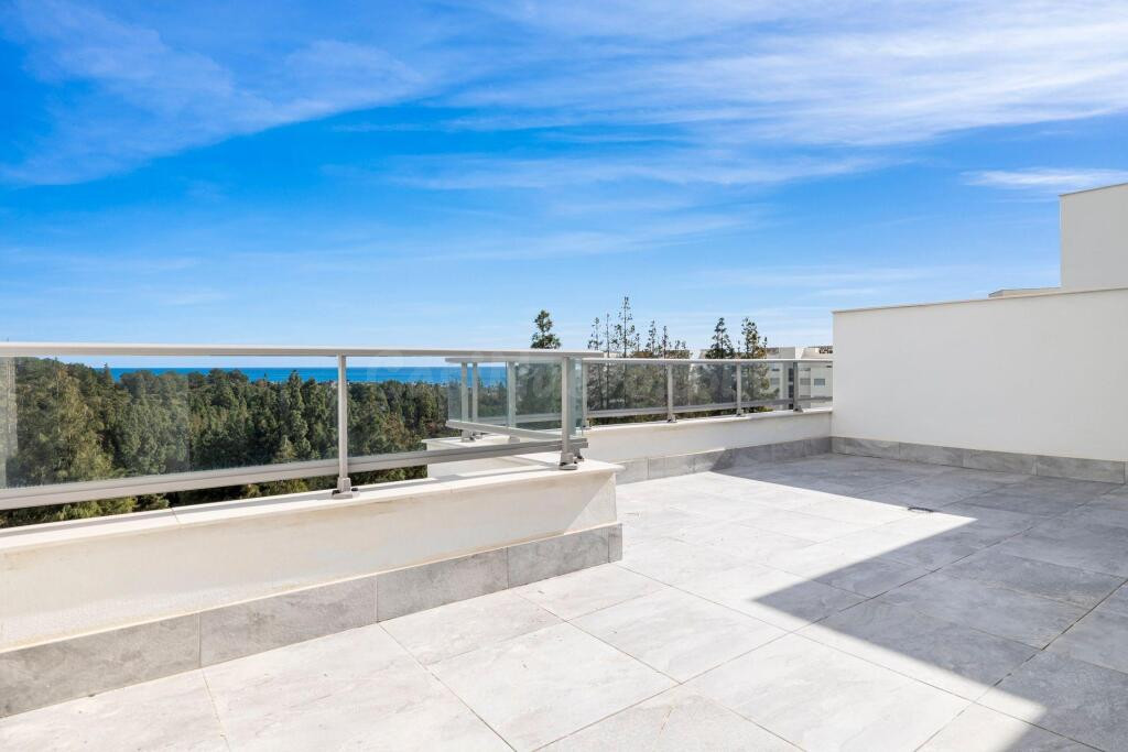 ÁTICO 4 dorm. A ESTRENAR, con 3 TERRAZAS amplias con VISTAS 