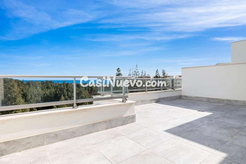 ÁTICO 4 dorm. A ESTRENAR, con 3 TERRAZAS amplias con VISTAS AL MAR y MONTAÑA, Mijas Costa