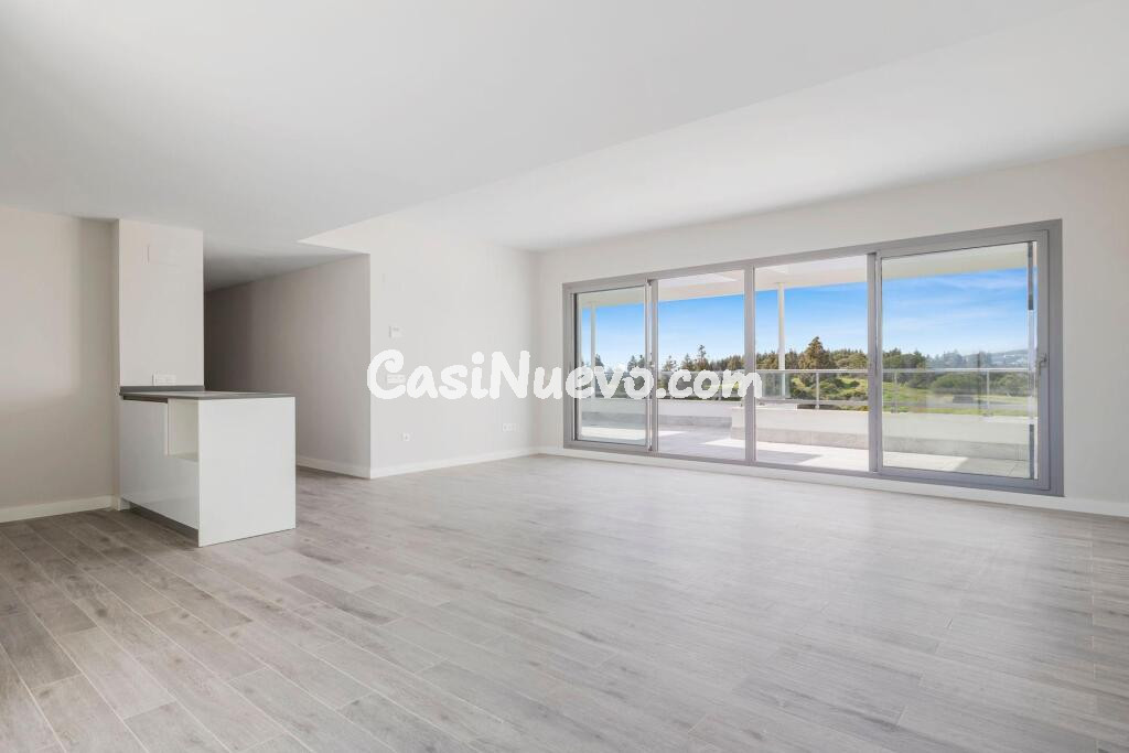 ÁTICO 4 dorm. A ESTRENAR, con 3 TERRAZAS amplias con VISTAS AL MAR y MONTAÑA, Mijas Costa