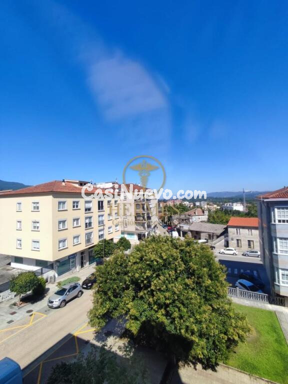 Piso con garage y ascensor en el centro de Tui