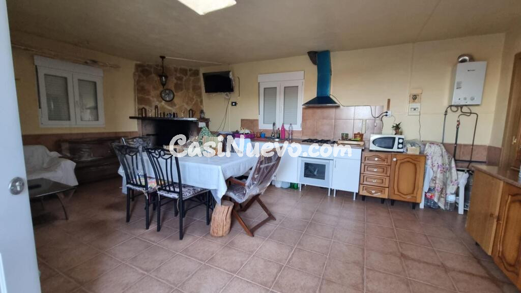 Encantadora Propiedad en Félix: Terreno con Casa y Naturaleza