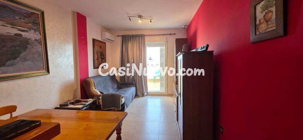 Exclusivo Ático con Terraza Orientación Sur en el Corazón de Roquetas de Mar