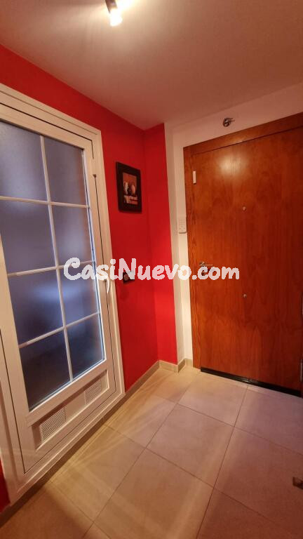 Exclusivo Ático con Terraza Orientación Sur en el Corazón de Roquetas de Mar