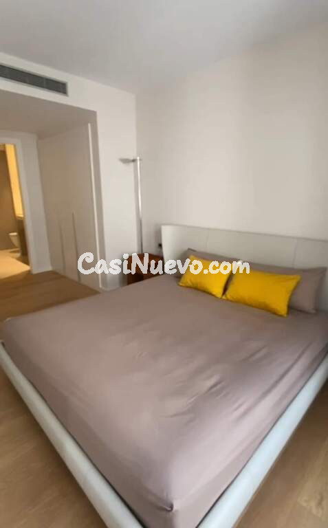 Hermoso apartamento en edificio modernista con vistas al mar.