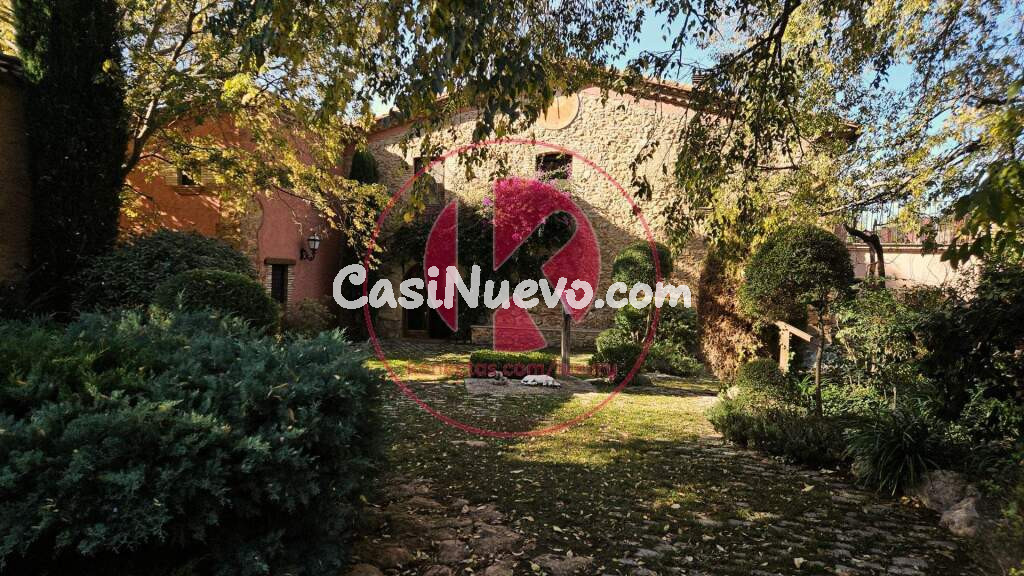Masía del siglo XIV, exquisita: 1.000 m2 sobre 1,2 hectáreas de jardines con casa de invitados