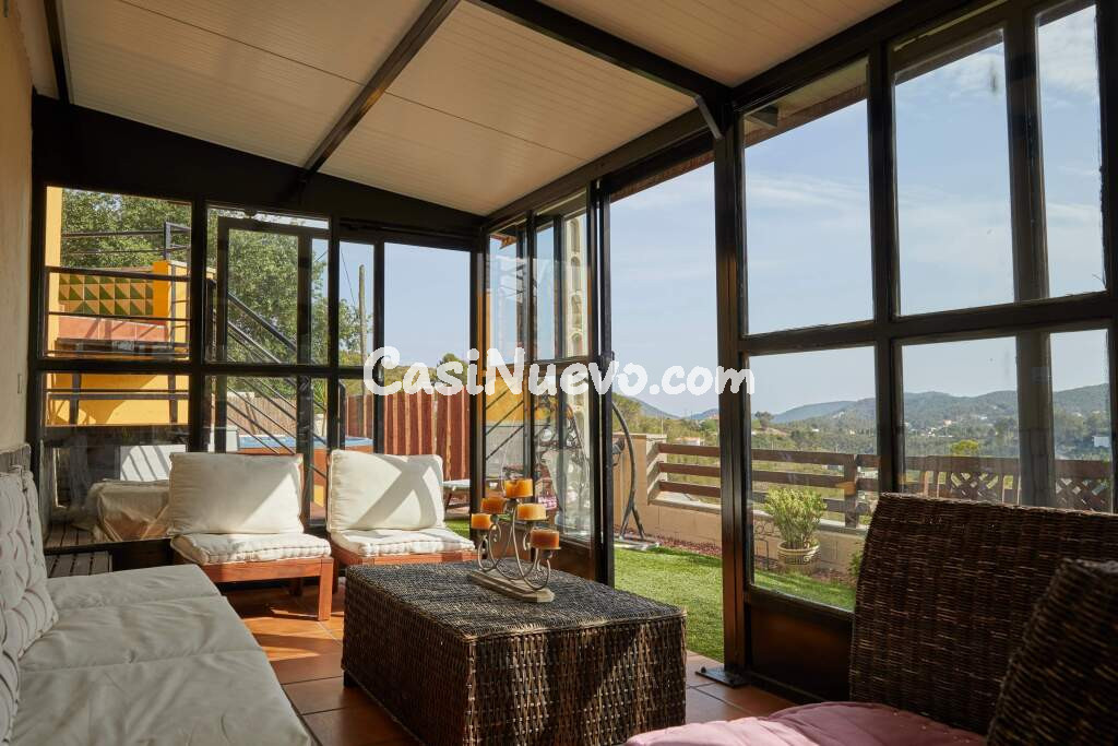 Bonita casa esquinera con vistas espectaculares