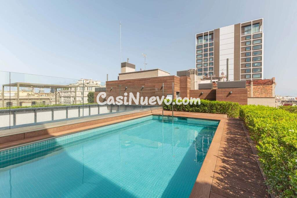 Apartamento en pleno Passeig de Gràcia, son piscina y solàrium en cubierta