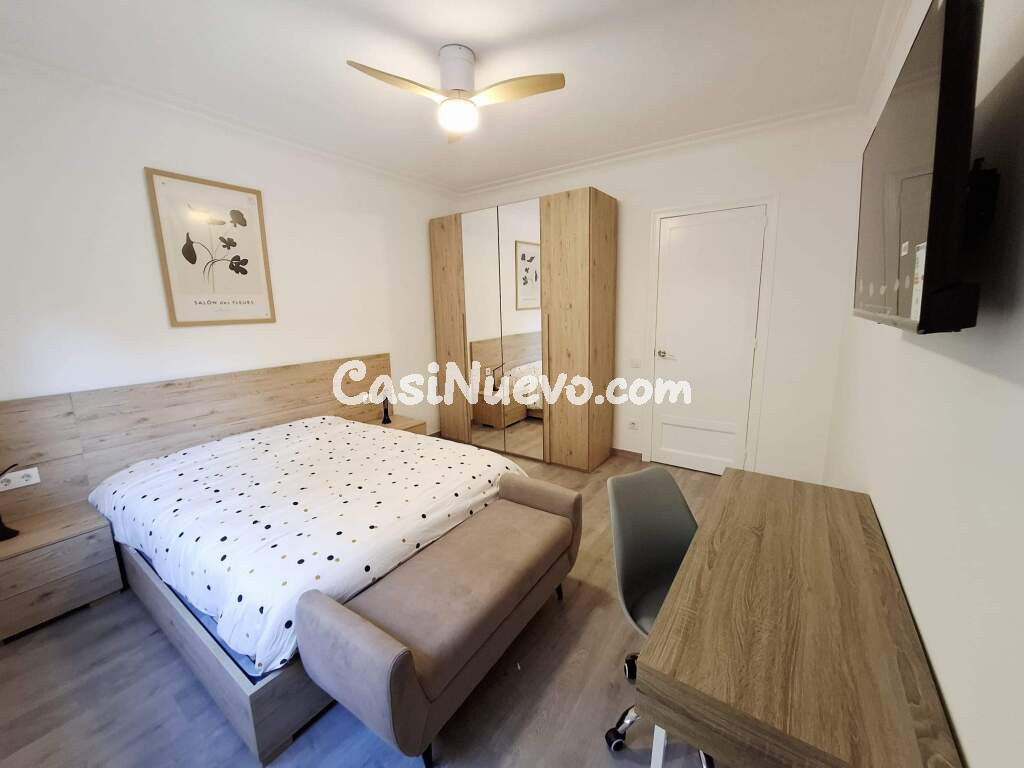 Amplio piso reformado de 4 habitaciones en el barrio de Sagrada Família. ¡ A estrenar!