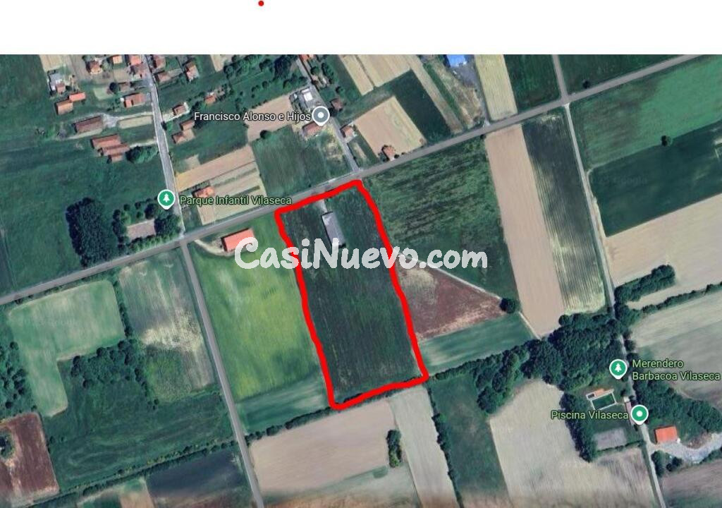 Se vende nave con finca de 28.000 metros cuadrados
