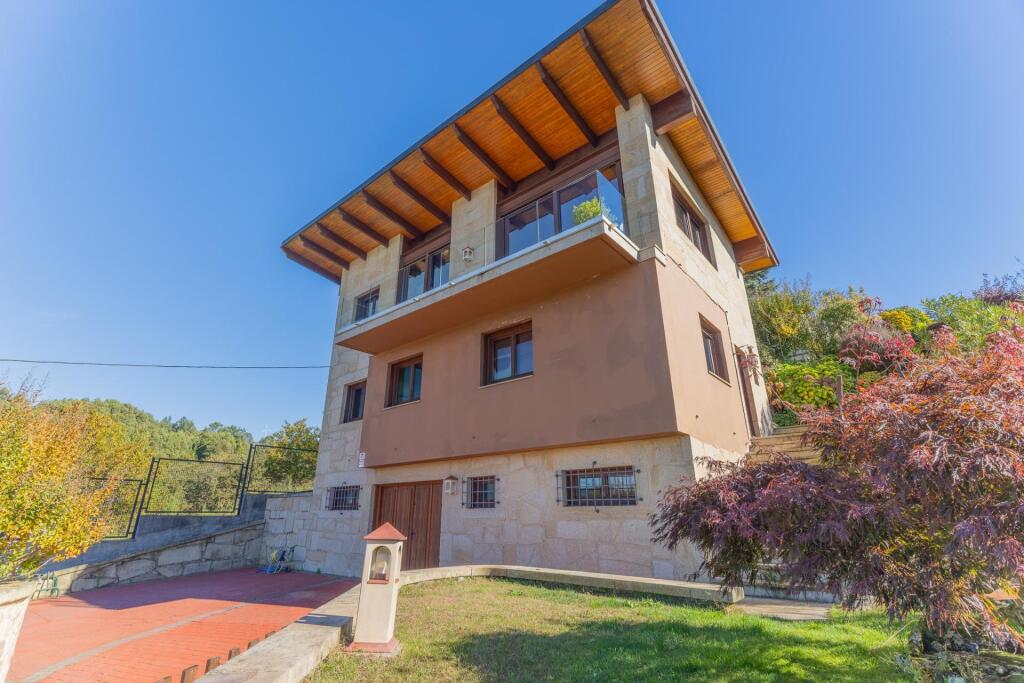 ? Exclusiva casa en Urbanizacion privada independiente con p - foto 2