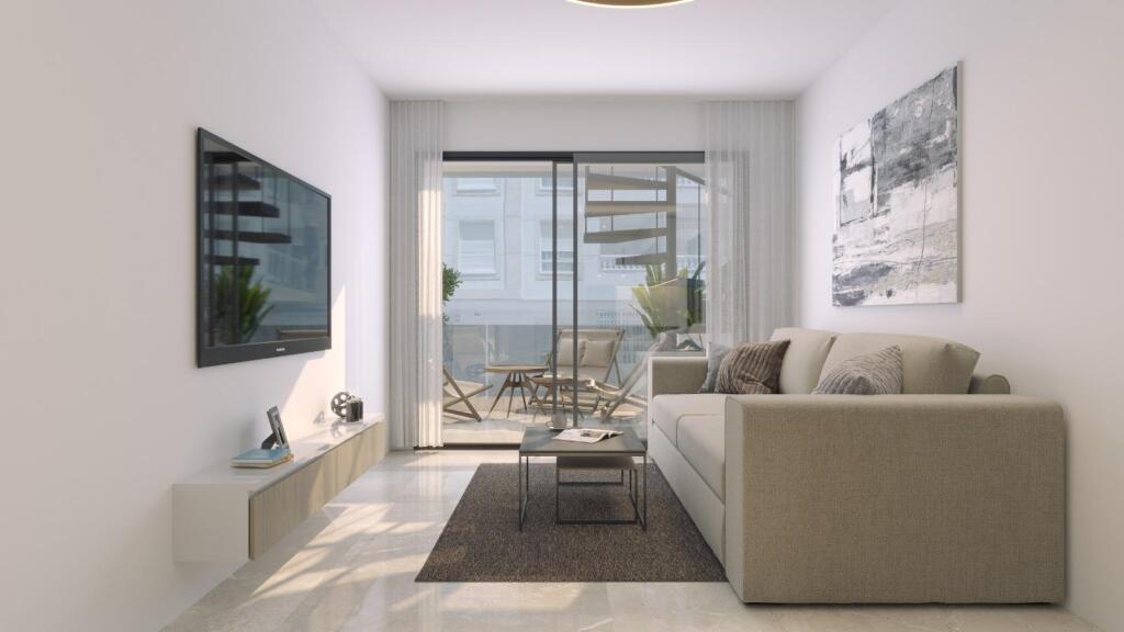 Apartamentos de Obra Nueva a 150 m del Mar en el Centro de Torrevieja - foto 3