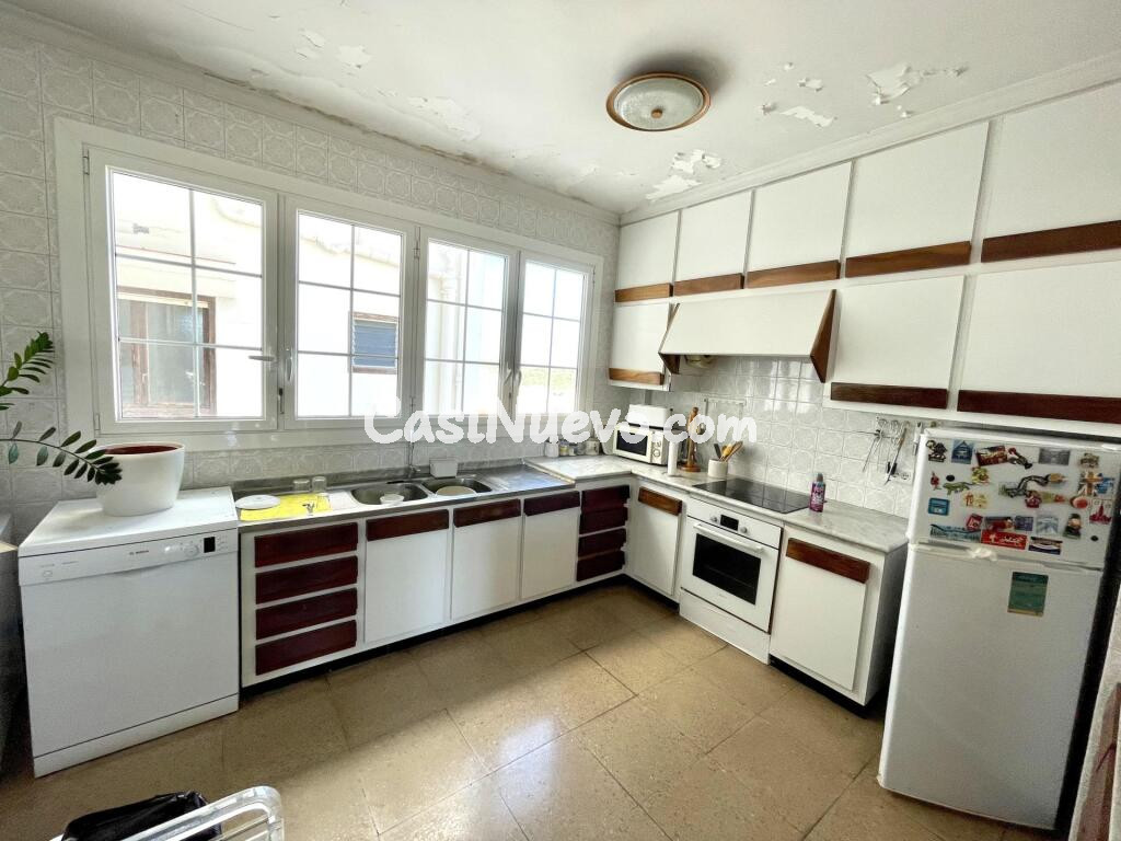 Amplio piso con infinitas posibilidades a dos pasos del centro de Mahón