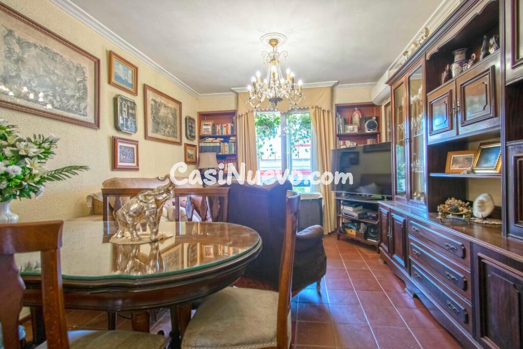 Amplio piso junto Avda. de La Palmera!!!