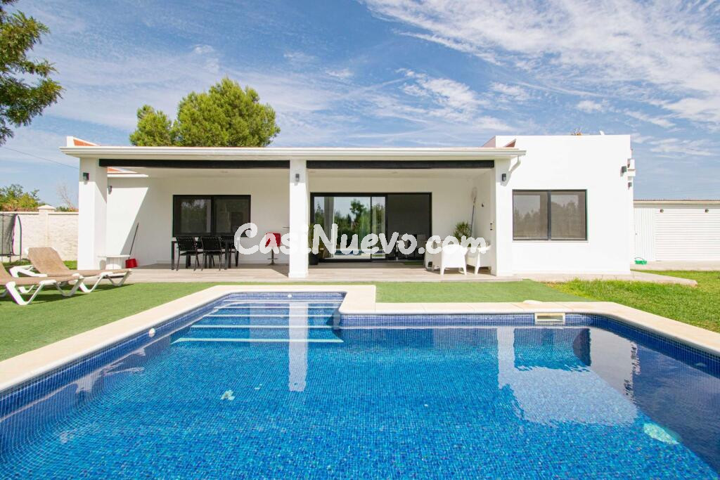 Precioso chalet independiente en Sanlúcar La Mayor con Licencia VUT!!!