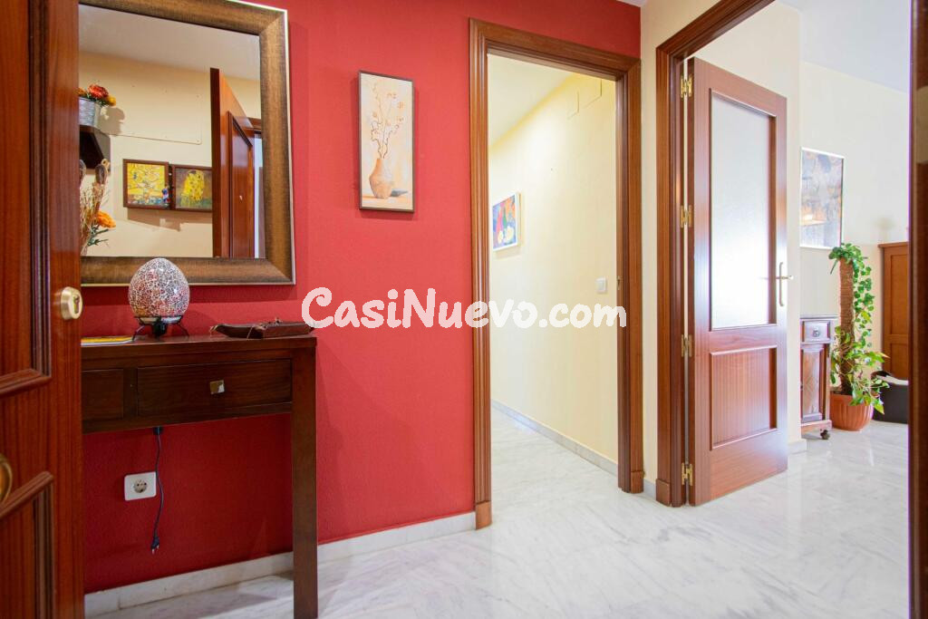 Piso amplio con garaje y zonas comunes en urbanización privada