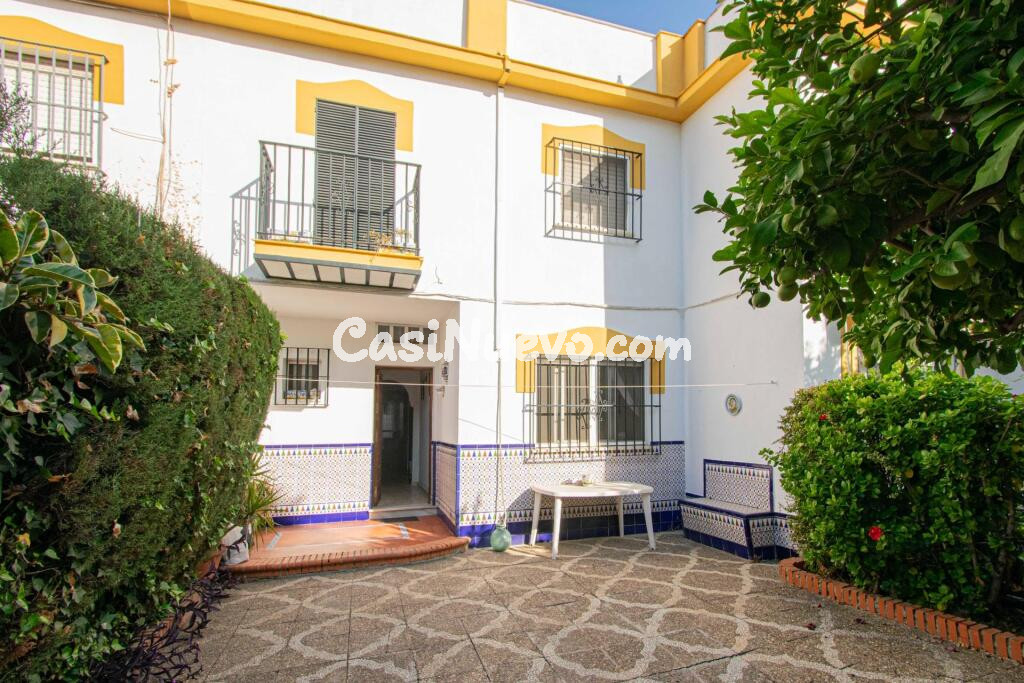 PRECIOSO CHALET JUNTO A LA PALMERA