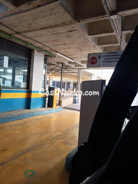 Plaza de garaje de 12.50 m2 en venta en Calle Sinaí