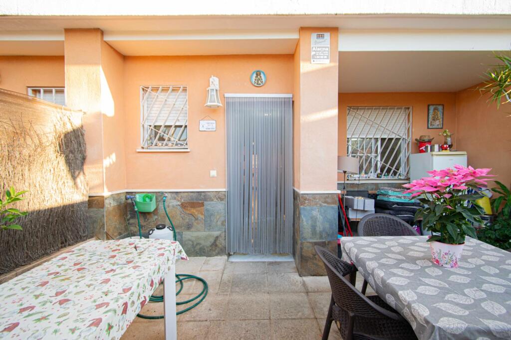 Gran casa adosada en Montequinto, con sótano, buhardilla y e - foto 3