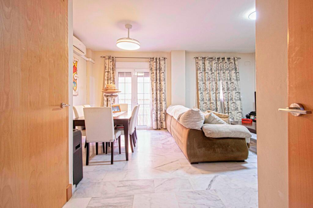 Gran casa adosada en Montequinto, con sótano, buhardilla y e - foto 4