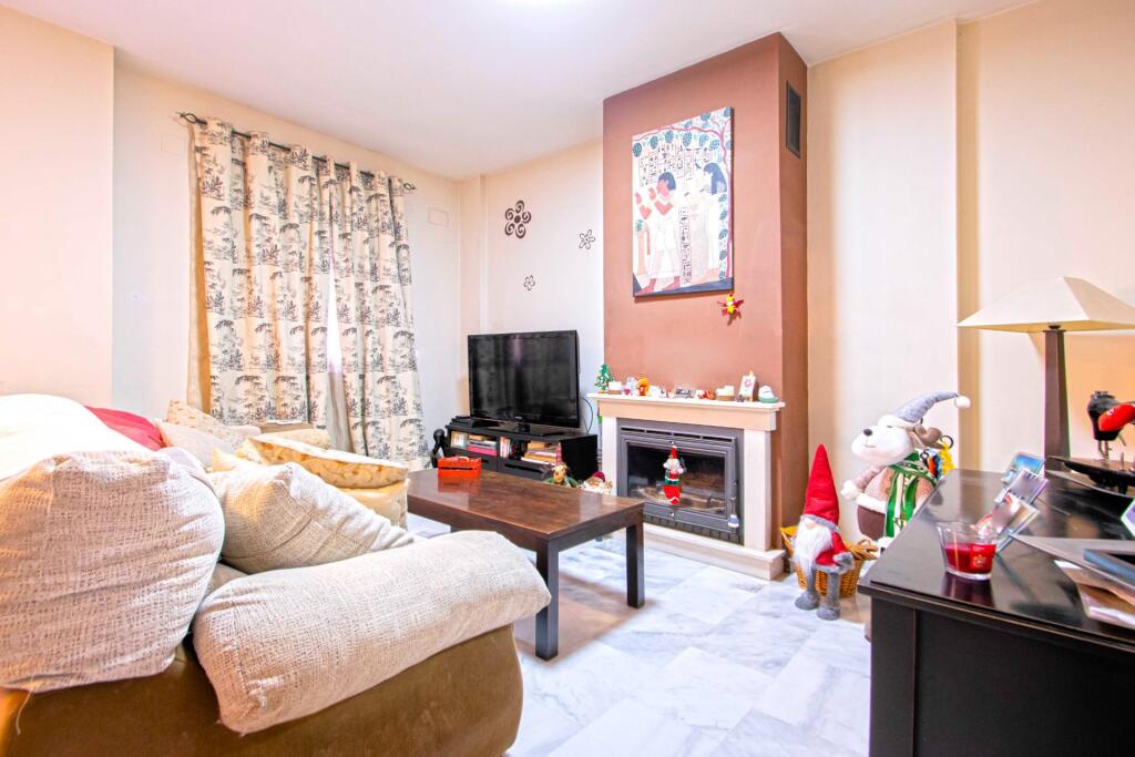 Gran casa adosada en Montequinto, con sótano, buhardilla y e - foto 5