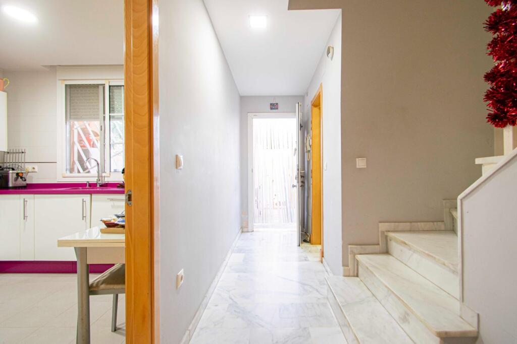 Gran casa adosada en Montequinto, con sótano, buhardilla y e - foto 8