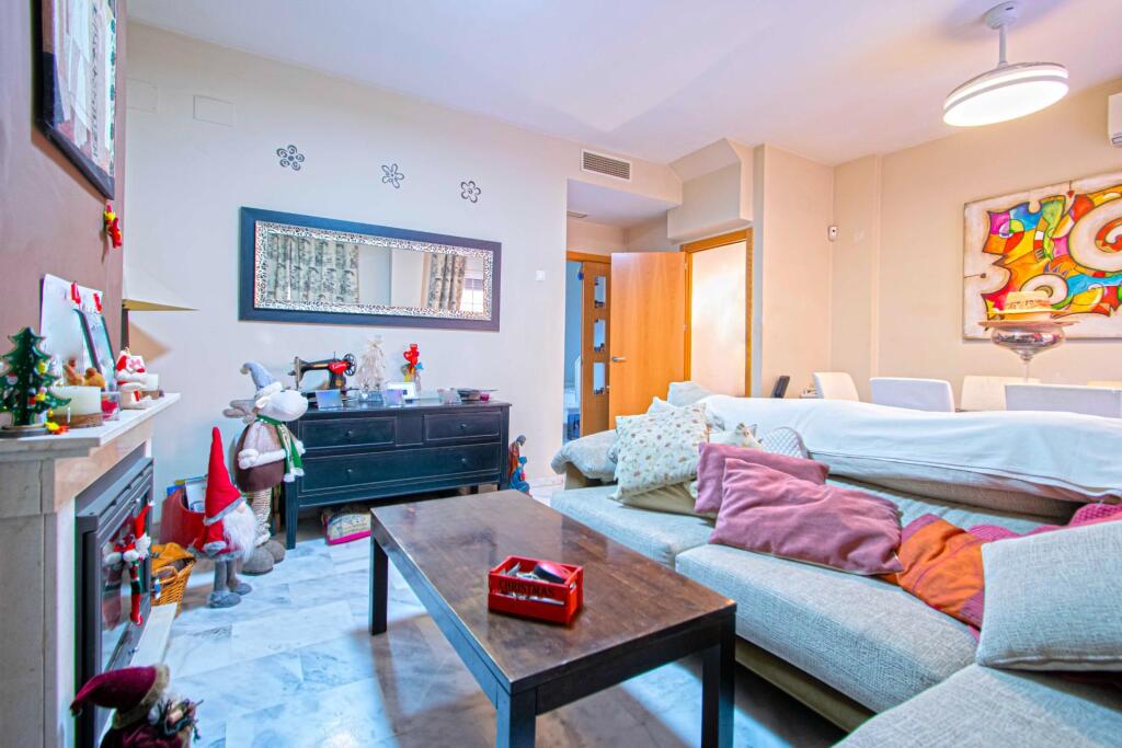 Gran casa adosada en Montequinto, con sótano, buhardilla y e - foto 12