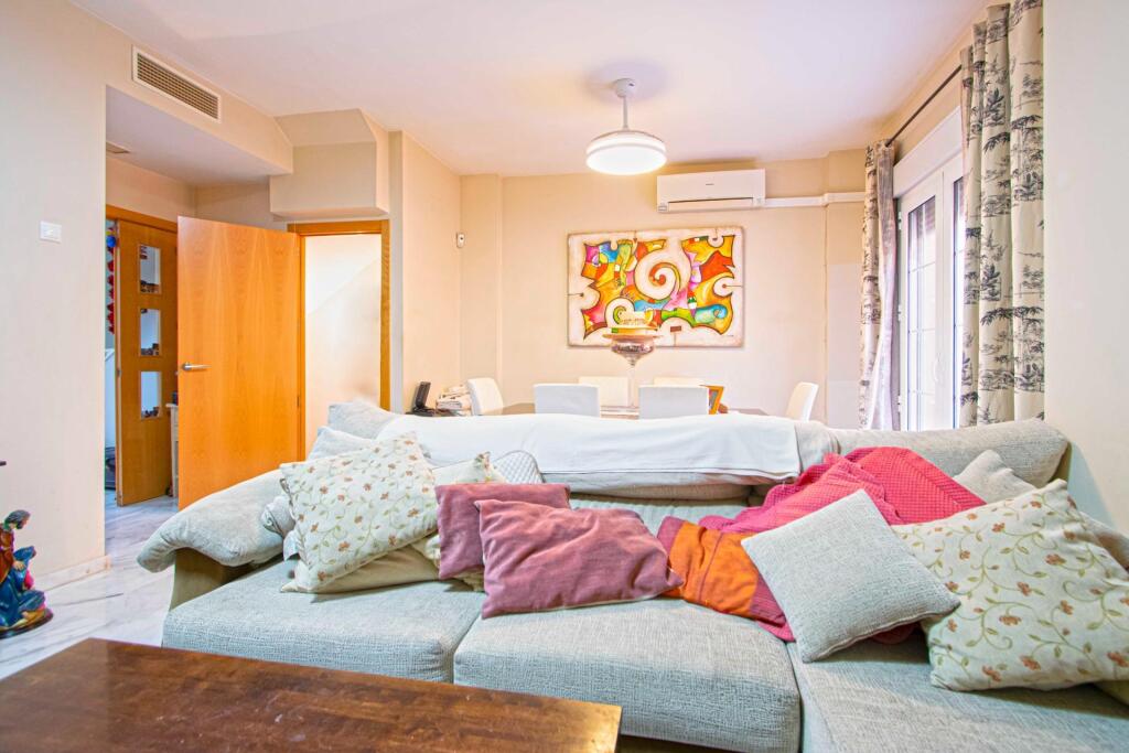 Gran casa adosada en Montequinto, con sótano, buhardilla y e - foto 13