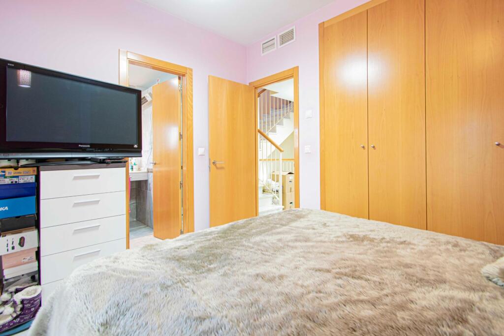 Gran casa adosada en Montequinto, con sótano, buhardilla y e - foto 18